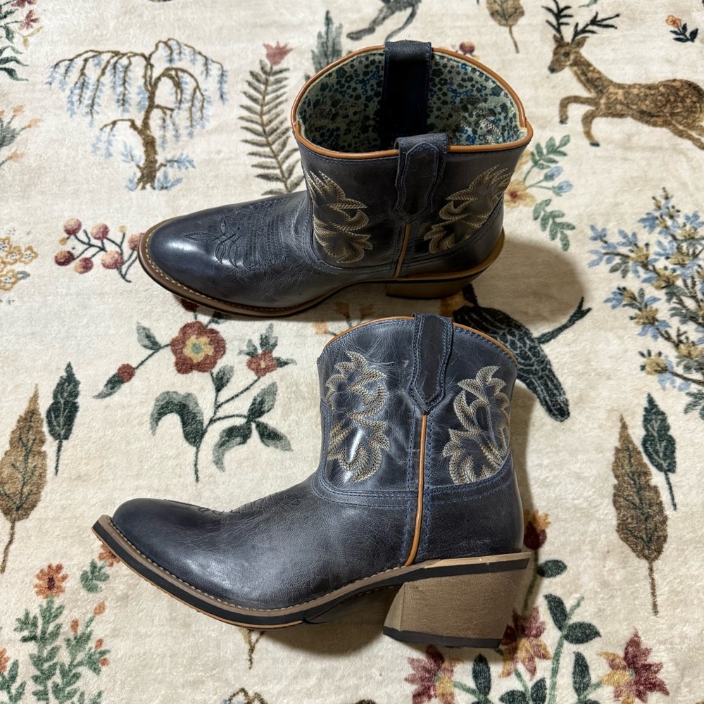 Laredo Black Western Ankle Boots with Tan Trim